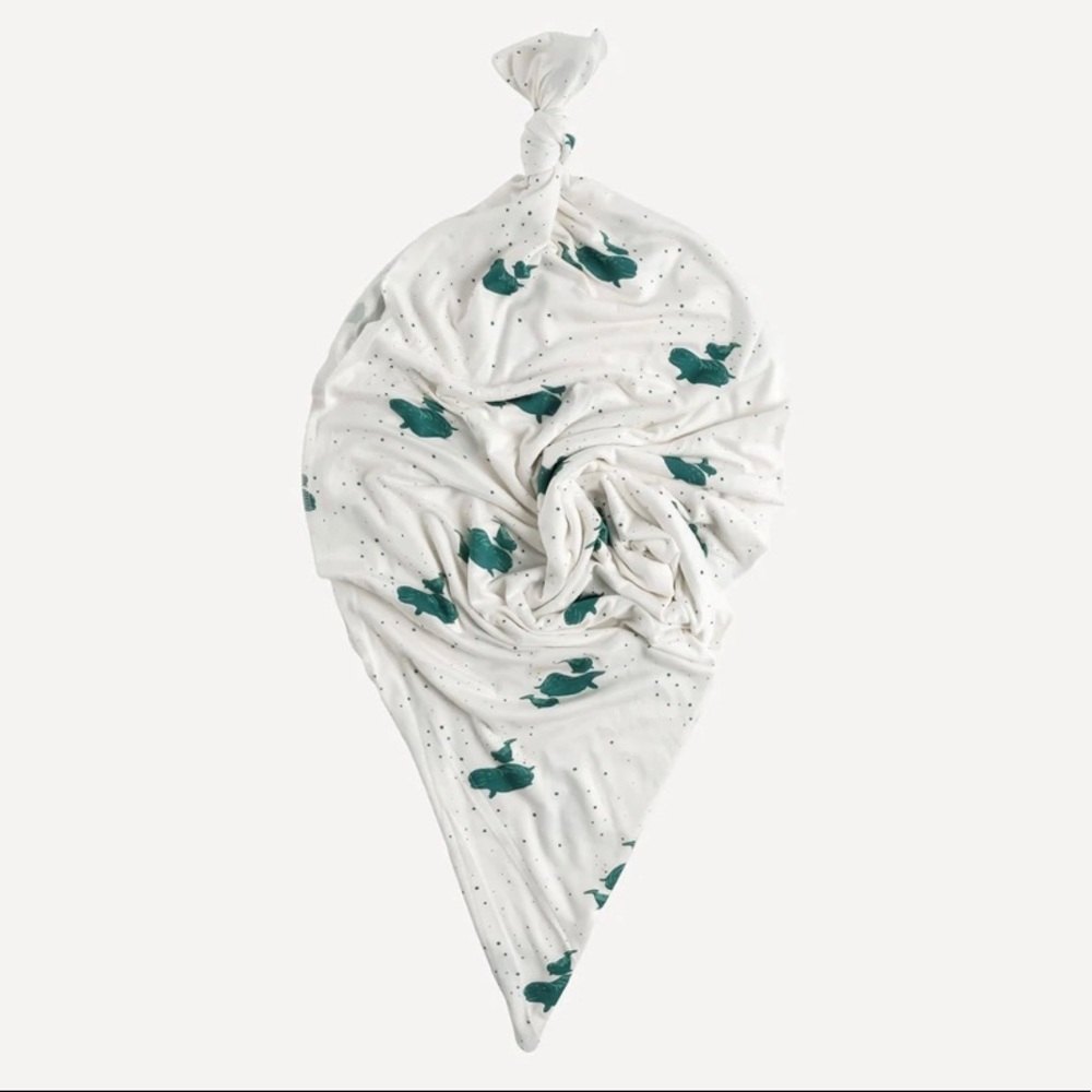 NIB KQ Beluga Swaddle